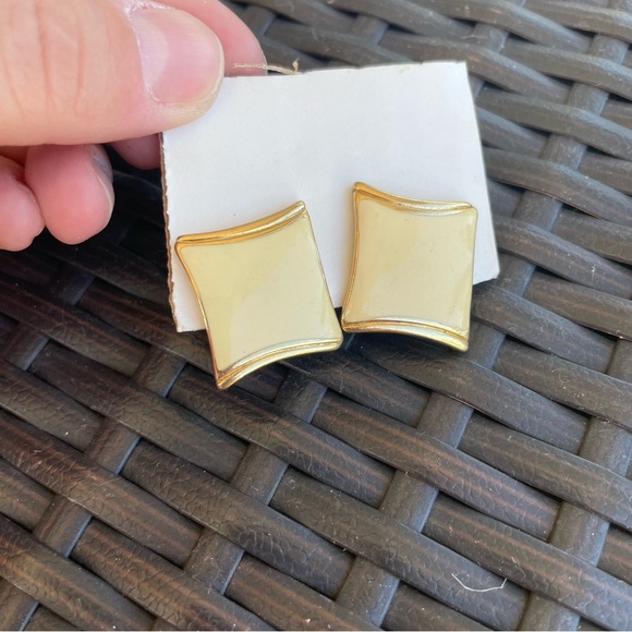 Set - Beaded Necklaces & Clip On Earrings - Picture 4 of 7